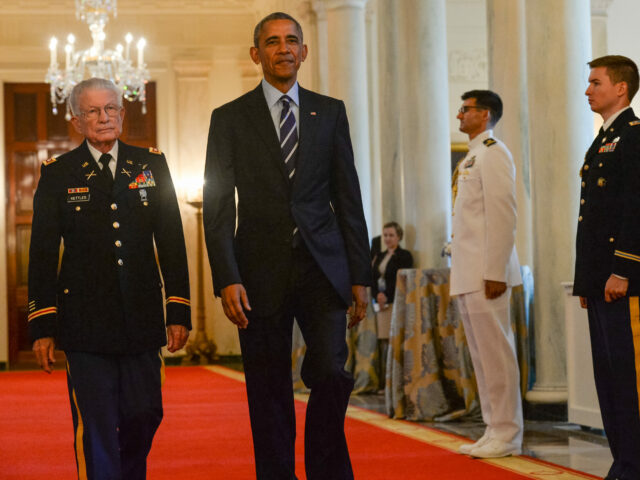 White House - LTC Kettles & POTUS Obama enroute to the ceremony