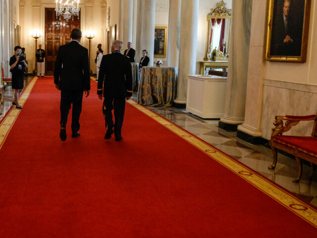 White House - leaving the hall after the presentation
